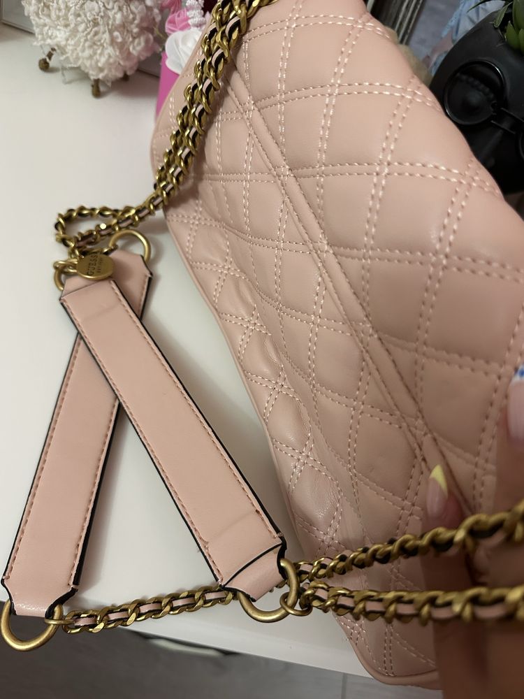 Дамска чанта Guess