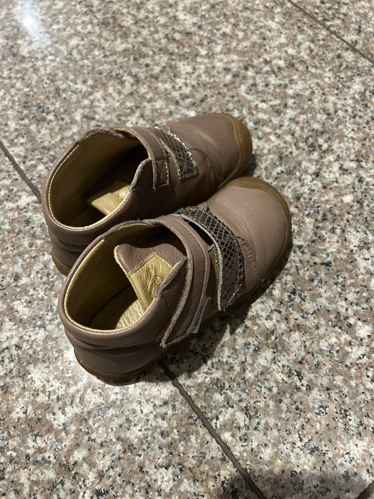 Vând ghetuțe fetițe Dodo shoes