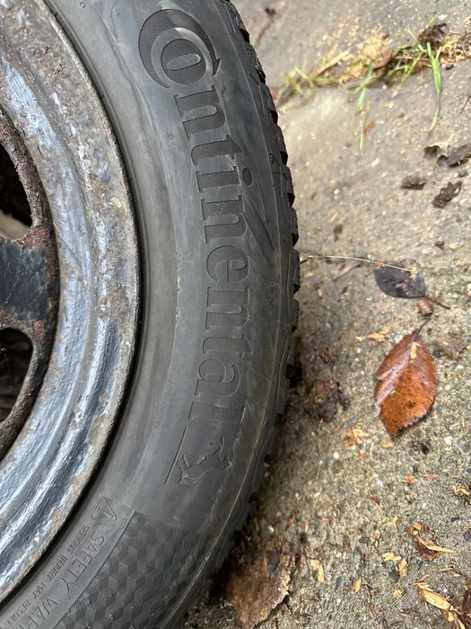 Vand anvelope de iarna 195/65/R15 (2xContinental si 2xMichelin)