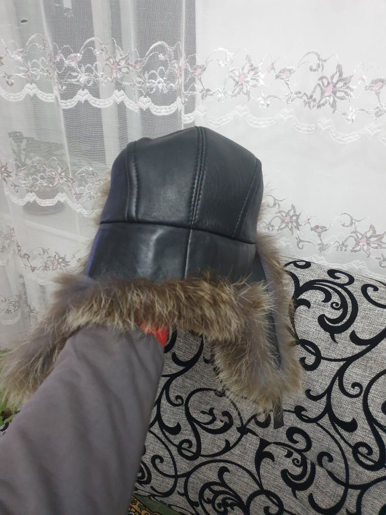 Продам кожаную зимнюю мехавую шапку