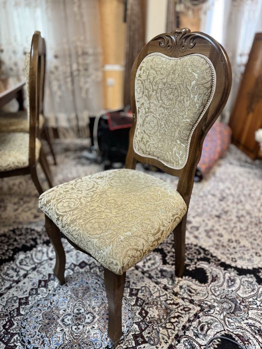 Mehmonxona uchun stol-stul garnituri (8 o‘rinli)