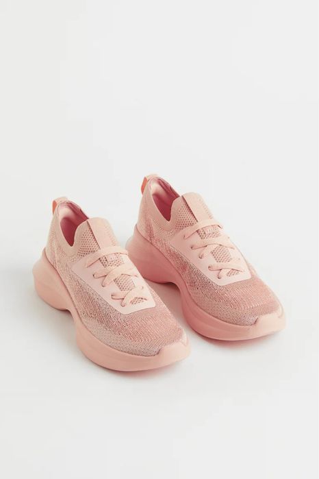 Нови маратонки в бледо розово H&M