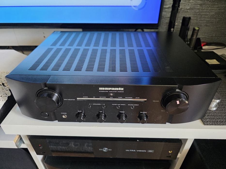 Продавам  интегриран усилвател  Marantz  PM8005