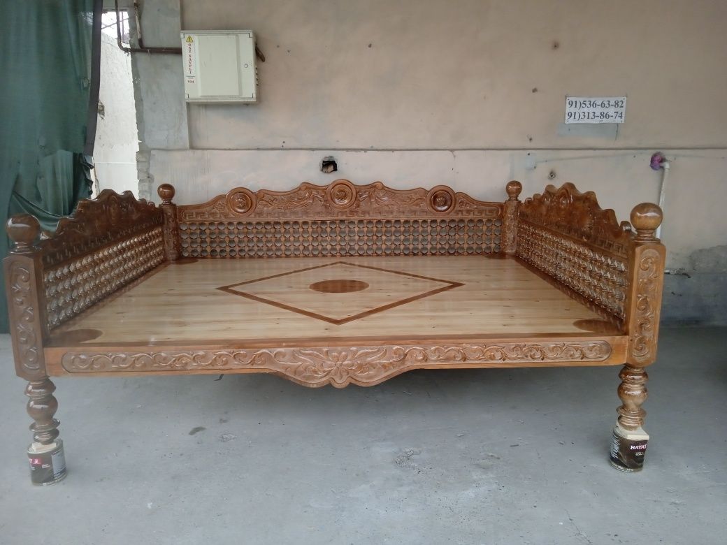 Sifatli karavot razmeri 2.30-3 m yong'oqdan yasalgan