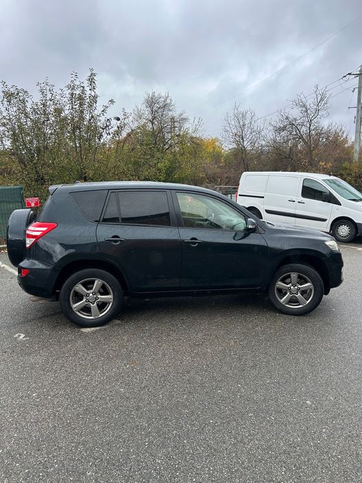 Proprietar vand Toyota Rav 4