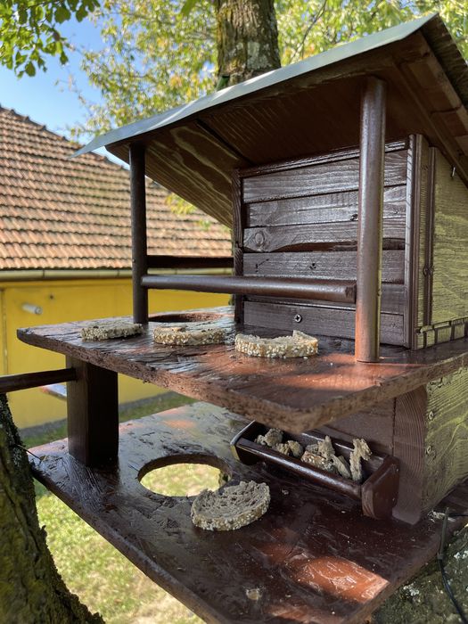 Căsuță pentru păsărele și veverițe – 40×40×40 cm