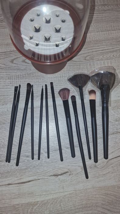 Vand pensule machiaj + suport pensule