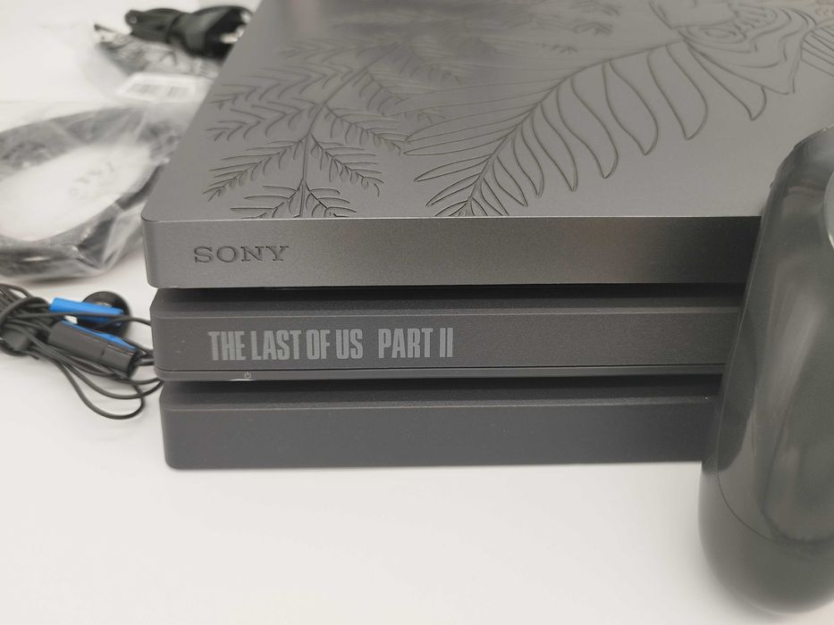 Комплект SONY PS4 4 Pro 1 TB - The Last of Us Part 2 Limited Edition