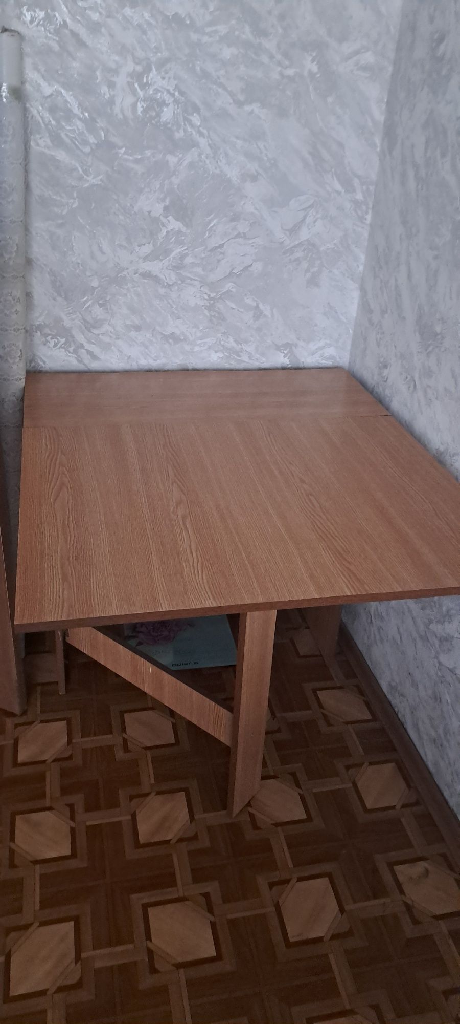 Продаётся тумба-стол из дерева,б/у