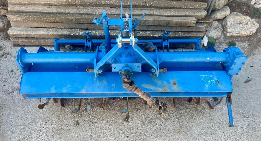 Продавам трактор ISEKI с кабина 25,7 кс.