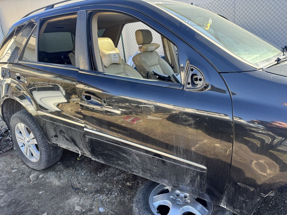 Предна дясна врата за Mercedes ML W164 цвят 197