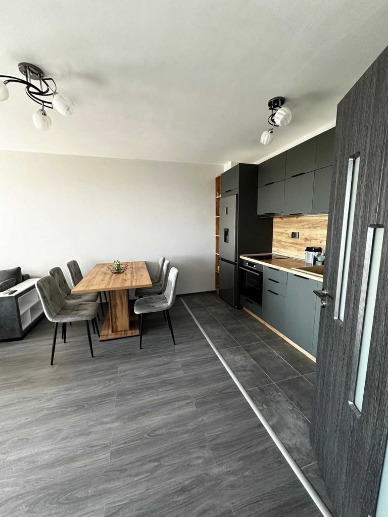 Дава се под наем Двустаен апартамент в София, Кръстова вада - 68 кв.м за 650 € - Снимка #2
