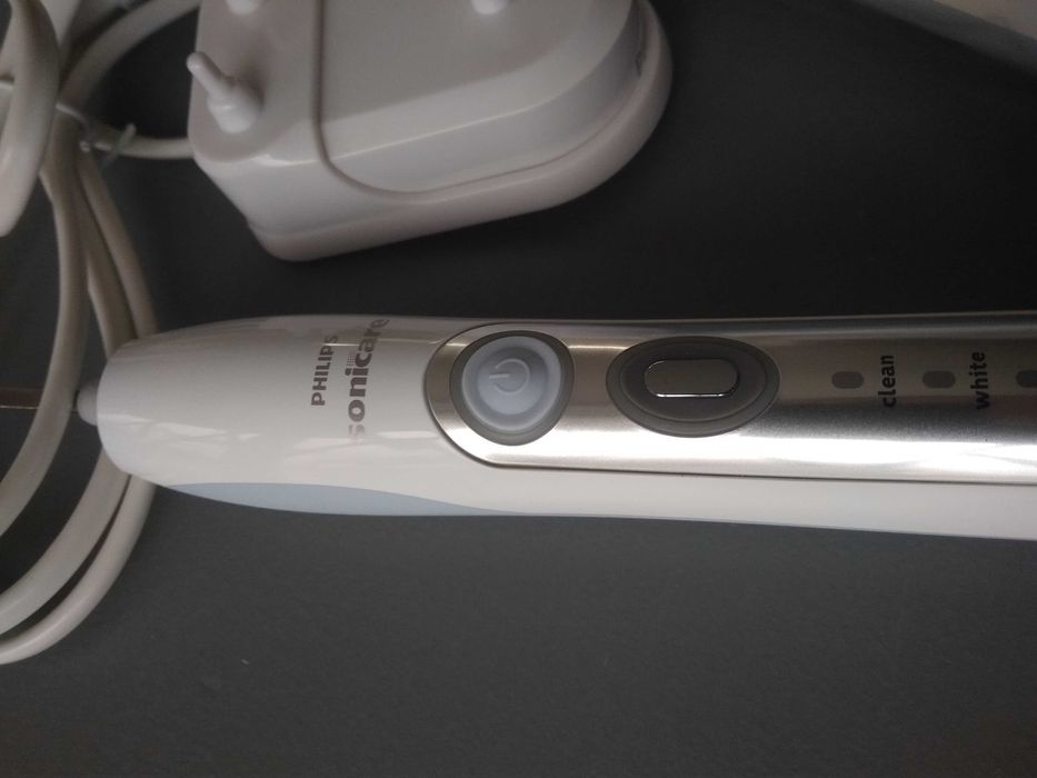 Продавам ултра звукова четка за зъби Philips sonicare FlexCare+