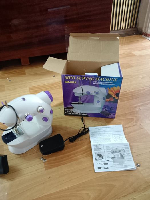 Швейная мини машинка продаю