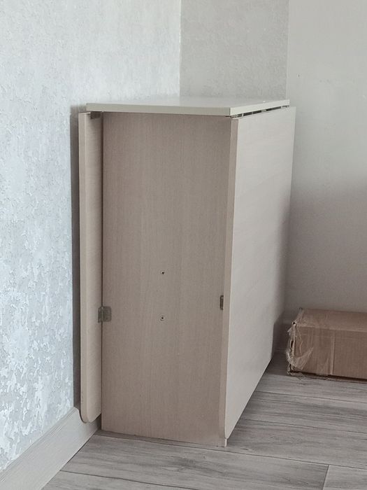 Продам стол книжку