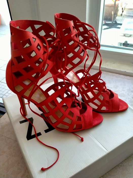 De vinzare, încălțăminte femei.