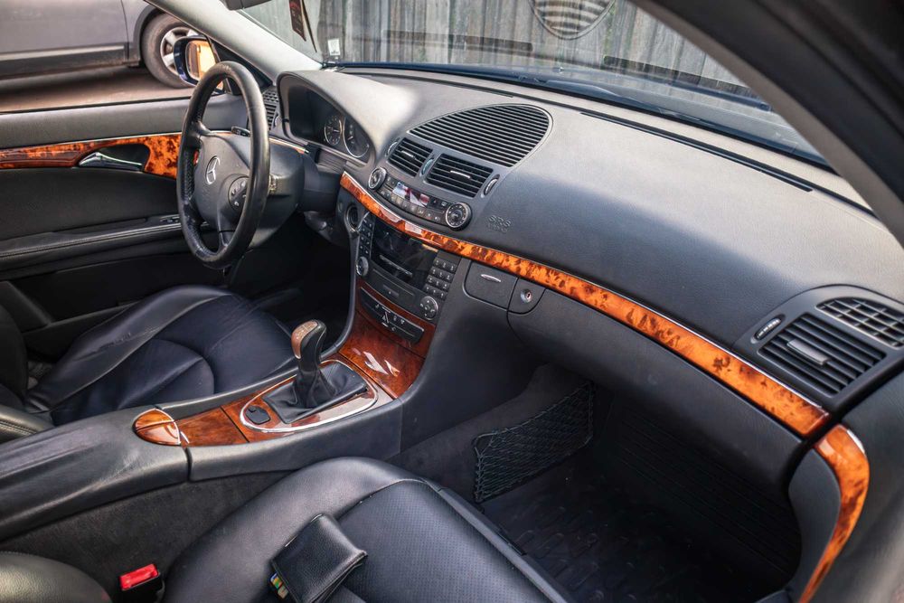 Mercedes e-class w211 2.7 Diesel Manual (e270) interior piele / mahon