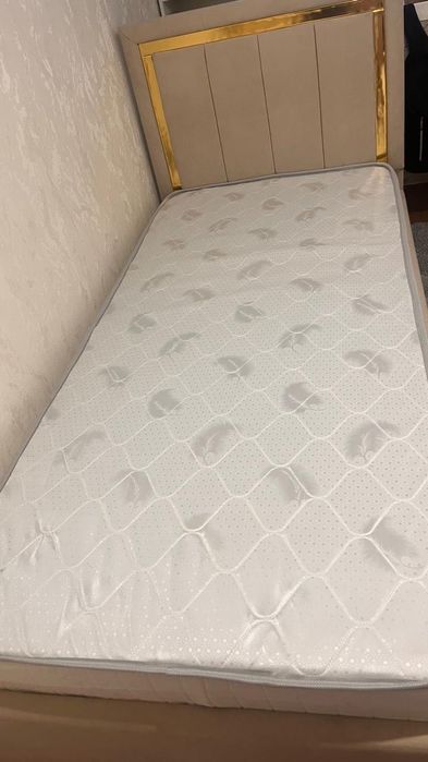 Диван с матрасом