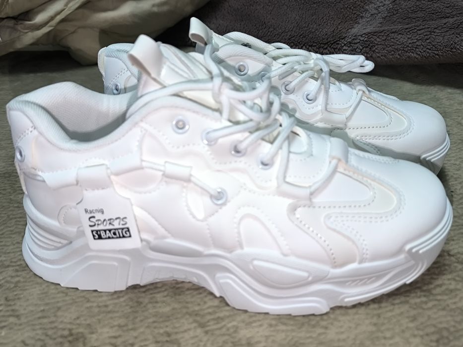 Белые кросовки новые