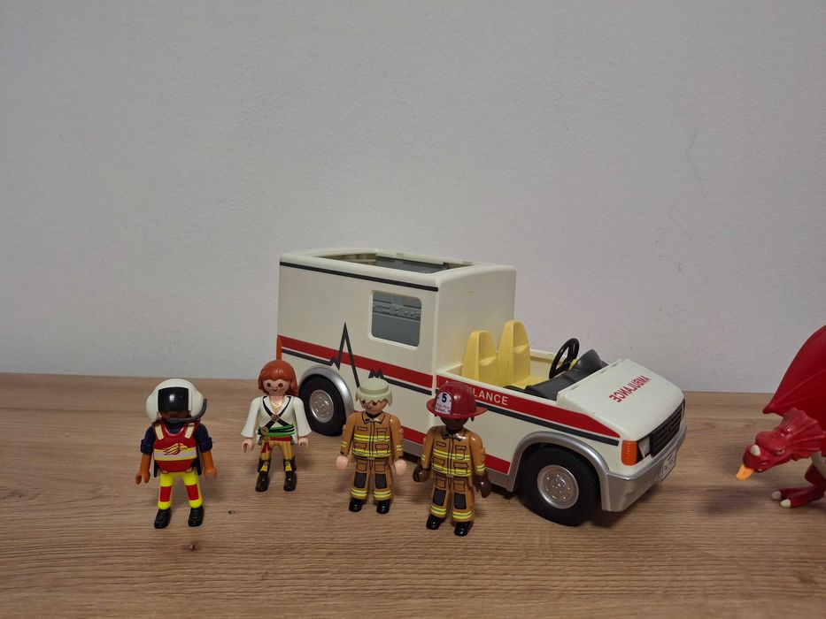 Vand lot cu 6 jucarii Playmobil
