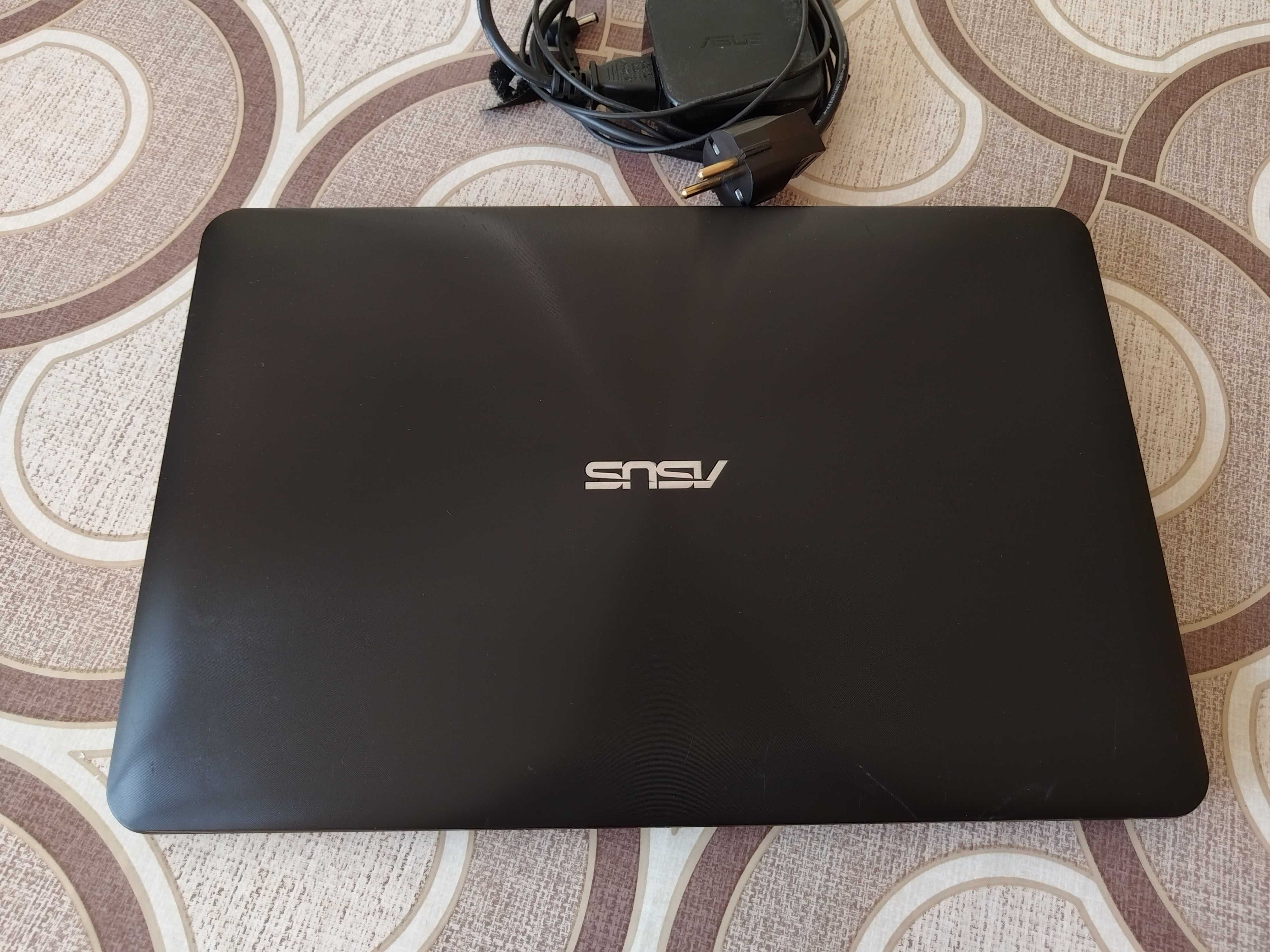 Лаптоп Asus X555LA