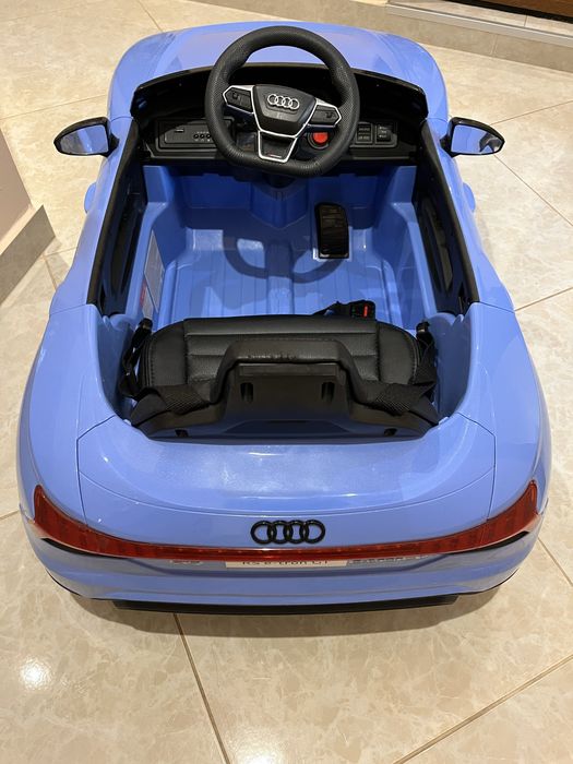 Детска акумулаторна кола Audi RS e-tron син PAT3608