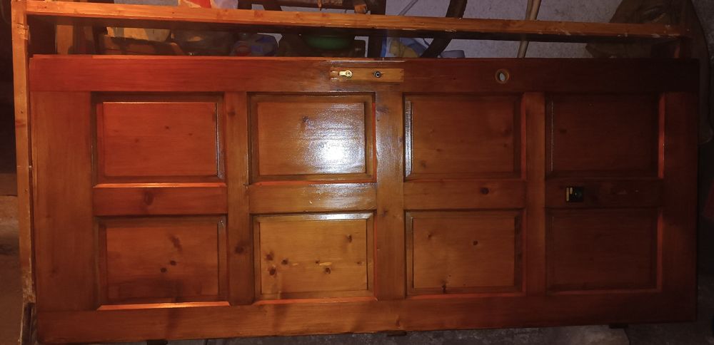 Usă din lemn, capitonată și 4 uși de interior