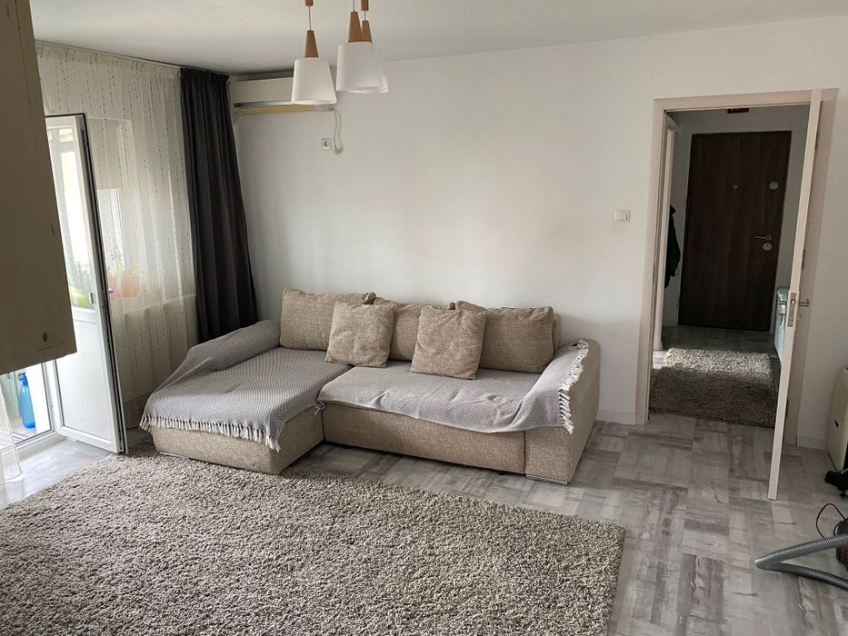 Vand apartament  cu 2 camere