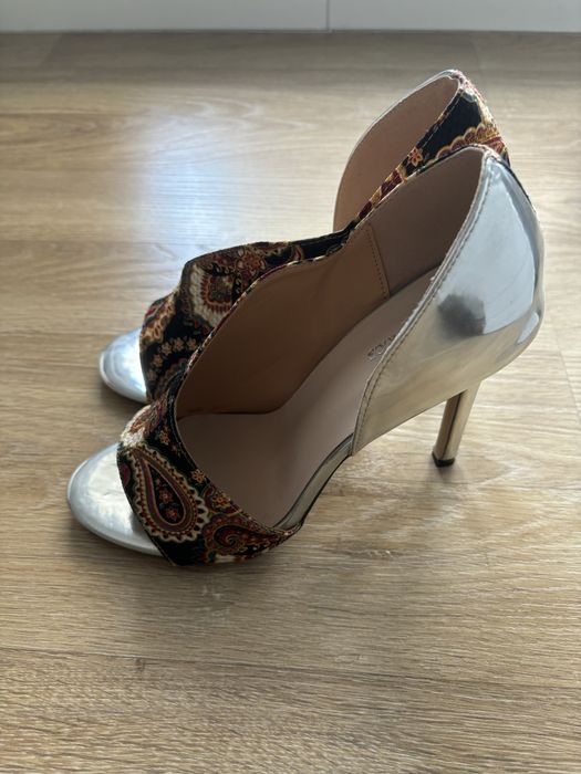 Vand pantofi dama noi