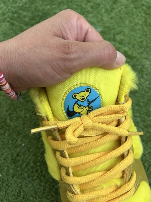 Nike dunk bear yellow