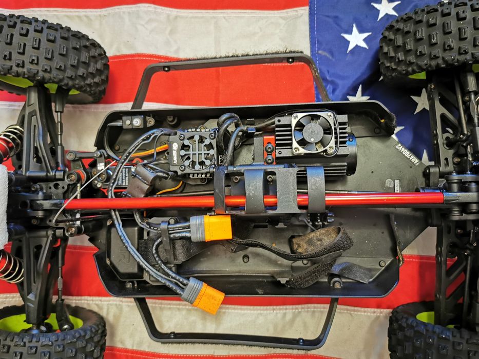 RC automodel 1/7 Arrma Mojave 6s V2 2024