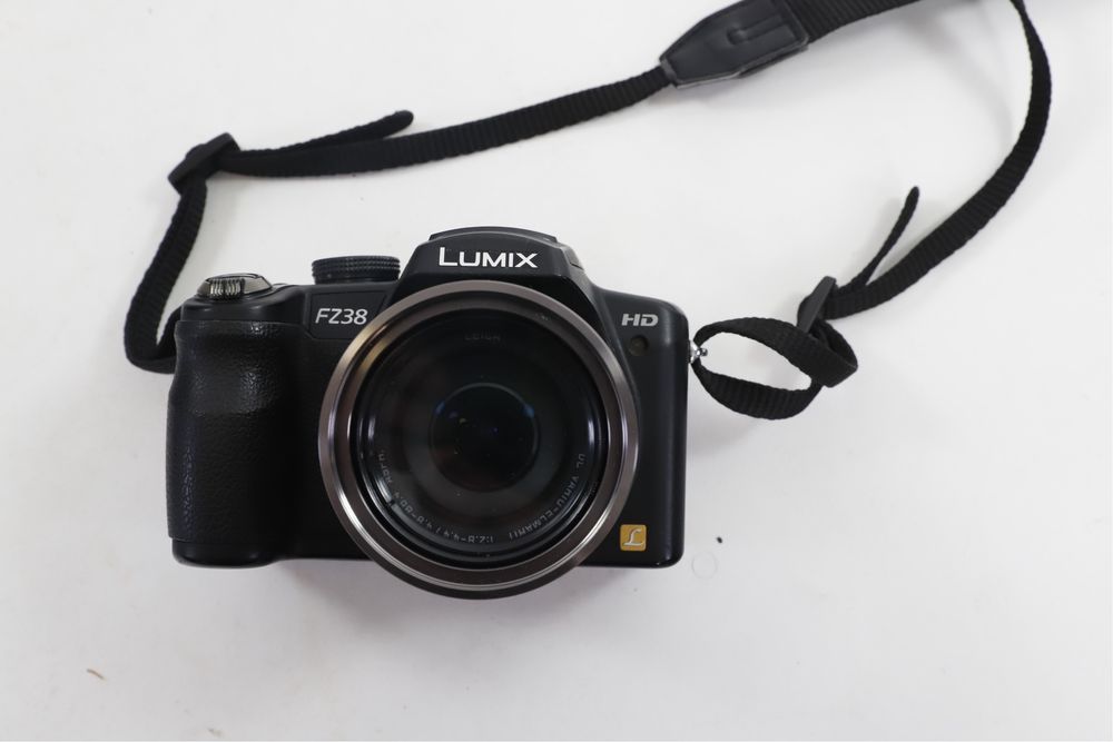 Aparat foto Panasonic Lumix FZ38