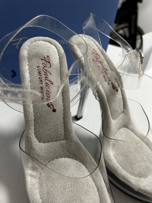 Sandale cu platforma transparente