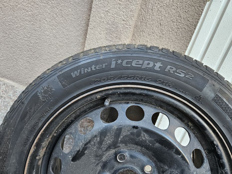 Продавам джанта с гума 205/55/16 1 бр за VAG групата.