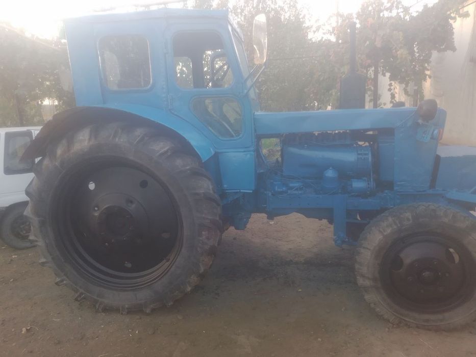 T 40 holati yaxshi ishlab turipdi matoriga gapyoq  narxini kelishamiz