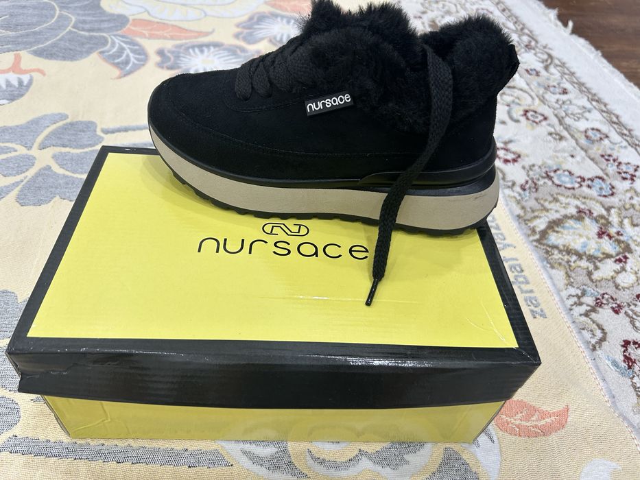 Новая с мехом продам