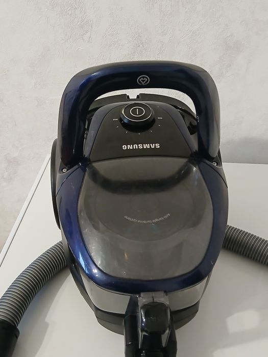 Продаю мощный пылесос