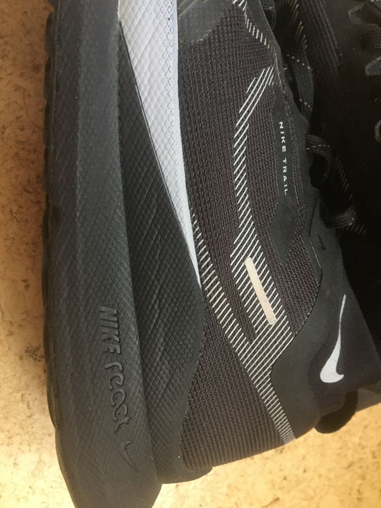 Маратонкш Nike React Gore-Tex 42,5 номер