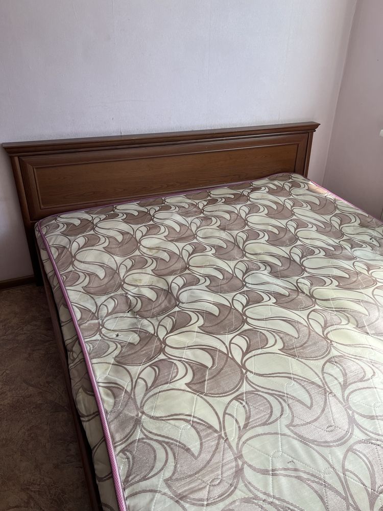 Продам кровать без матраса