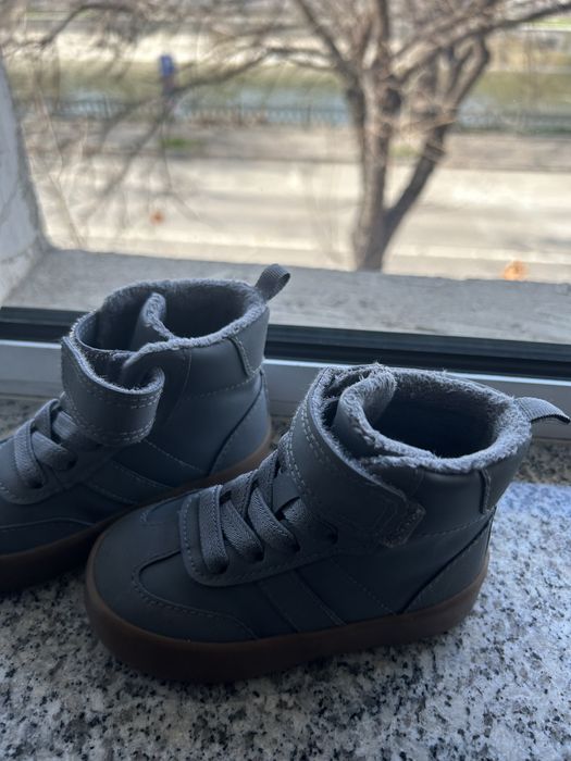 Ghetute de primavara marimea 20/21 H&M