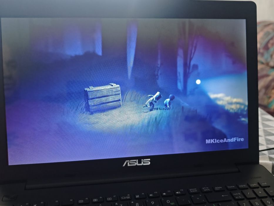 Продавам лаптоп  Asus