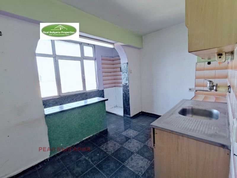 Продава се Двустаен апартамент в Русе, Център - 62 кв.м за 982 €/кв.м - Снимка #5