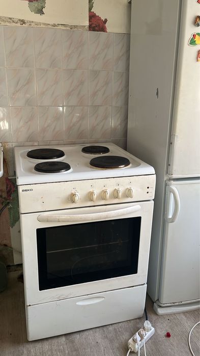 Продам электру плиту