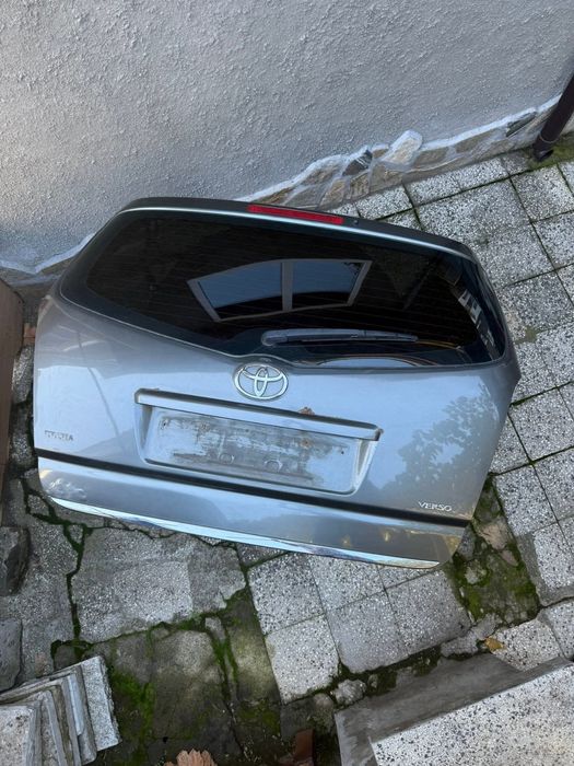Задна врата (капак) Toyota Corolla Verso