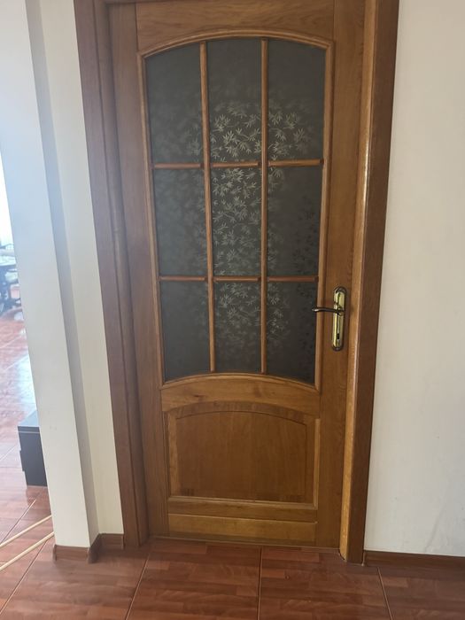 Usi din lemn masiv, stejar