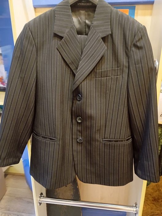 Костюм вмести с брюками почти новый