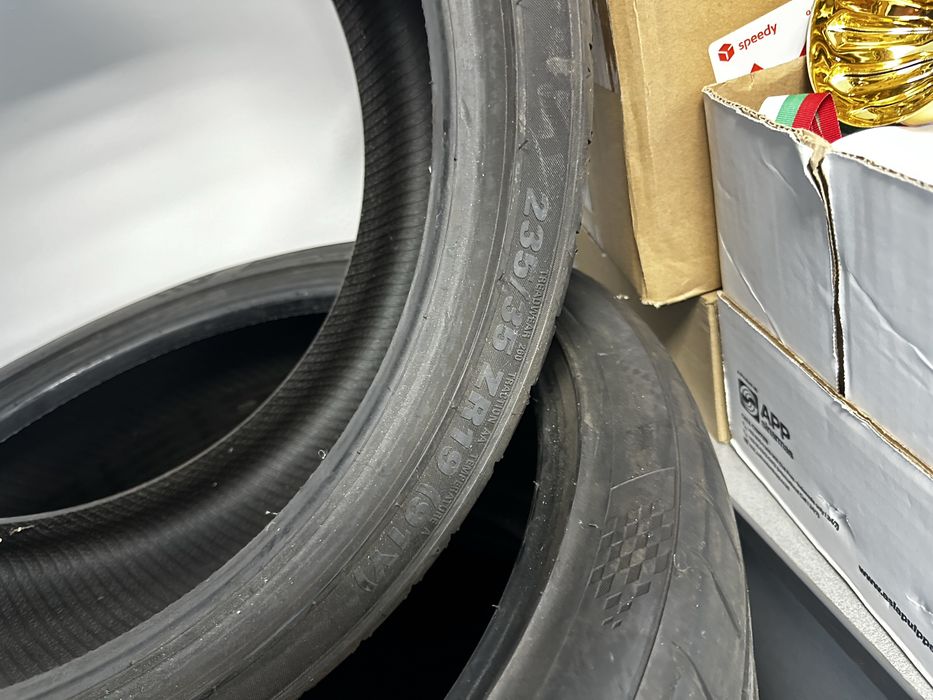 2 бр Гуми Kumho 235/35/19
