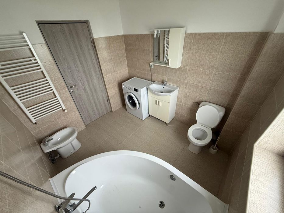 Vind apartament 4 camere
