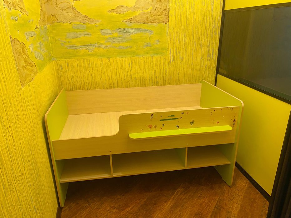 Продам детскую кровать с ящиками