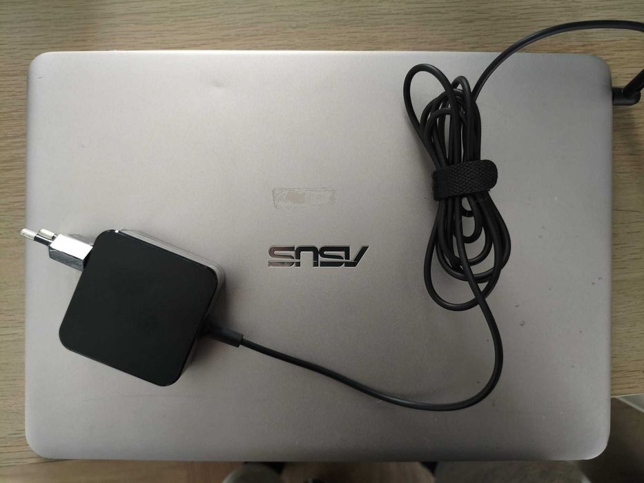 Laptop ASUS Zenbook UX305U